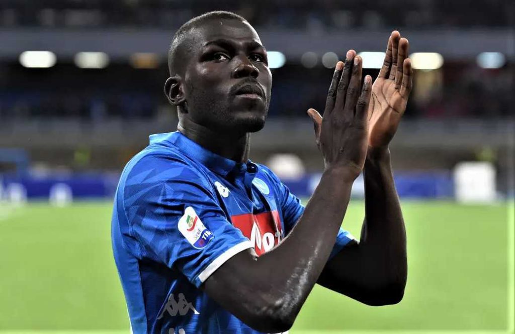 Kalidou Koulibaly clapping Napoli fans