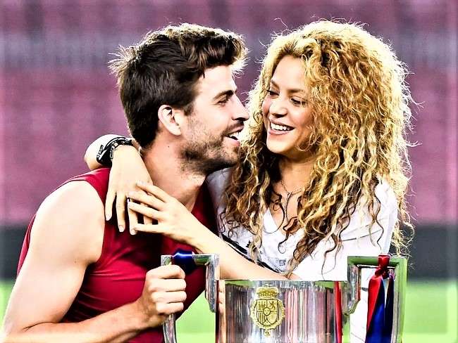 Pique Shakira together after winning trophy