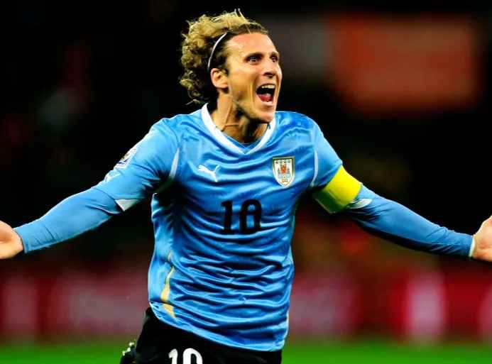 Diego Forlan celebrating goal against Netherlands at World Cup 2010